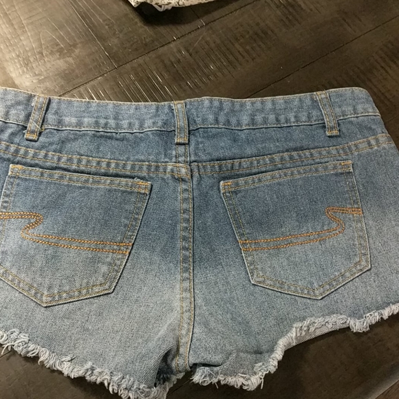 Ardene studded jean shorts - Picture 2 of 4